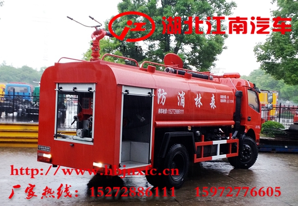 国五东风多利卡6.8吨消防洒水车