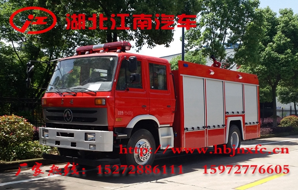 国四东风153型6吨泡沫消防车
