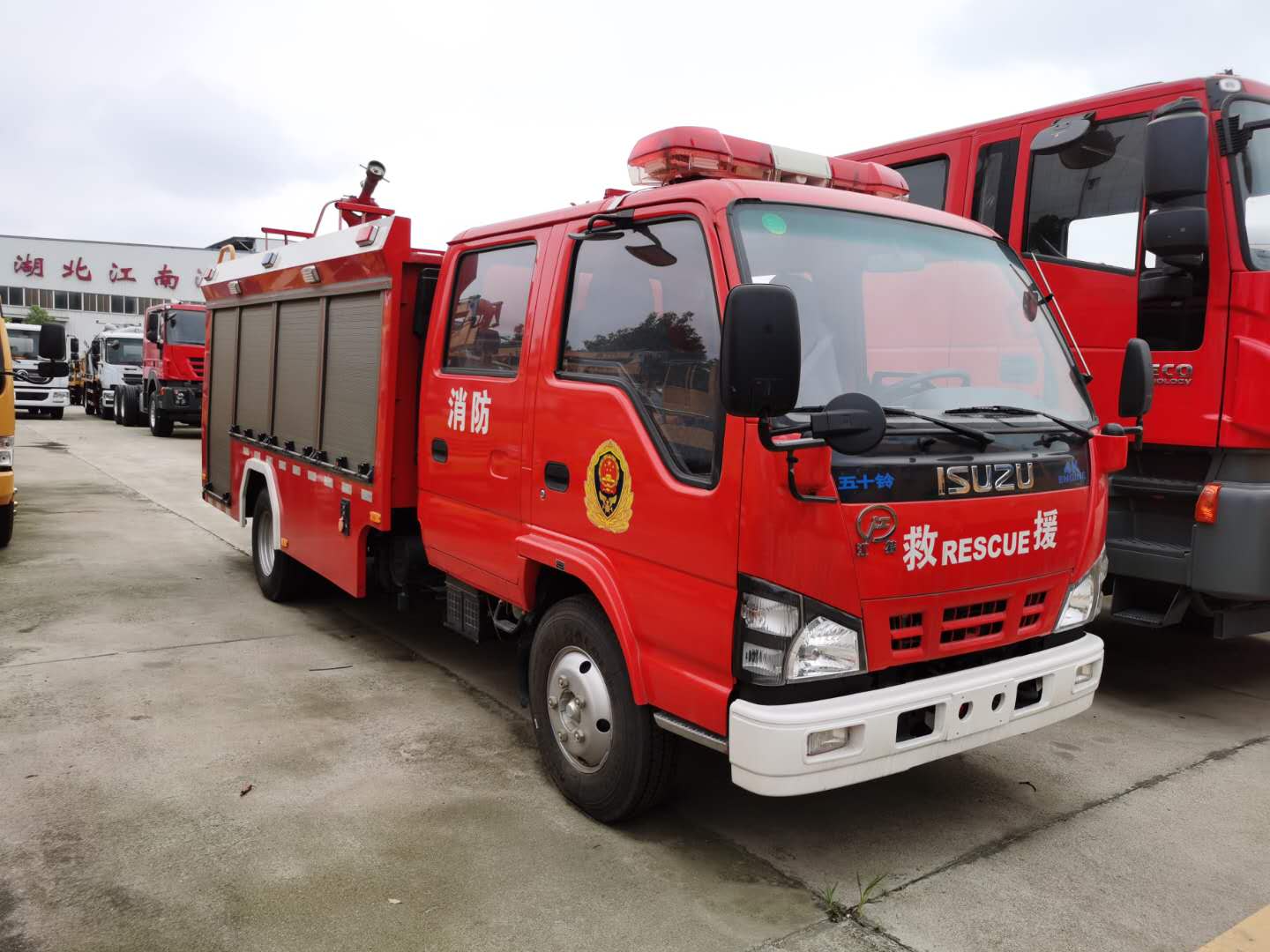 国六五十铃3吨水罐消防车（600P)
