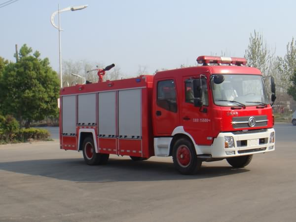 JDF5161GXFPM70B型泡沫消防车