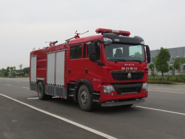 江特牌JDF5190GXFGP70/Z型干粉泡沫联用消防车